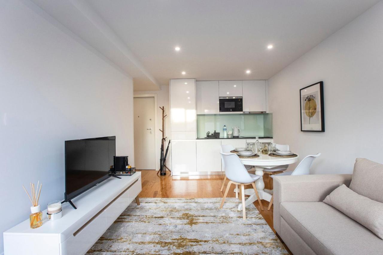 City Center 2Br Flat W/ Ac By Lovelystay Porto Ngoại thất bức ảnh