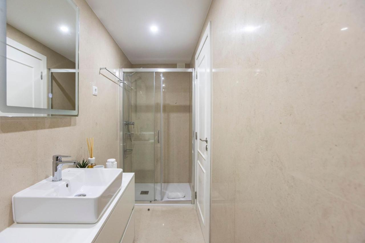 City Center 2Br Flat W/ Ac By Lovelystay Porto Ngoại thất bức ảnh