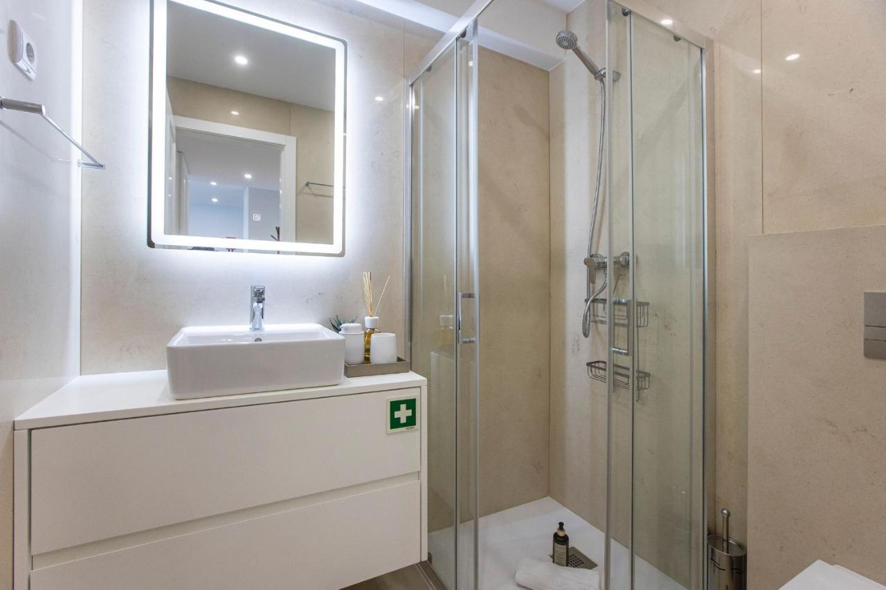 City Center 2Br Flat W/ Ac By Lovelystay Porto Ngoại thất bức ảnh