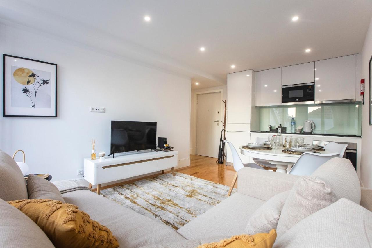 City Center 2Br Flat W/ Ac By Lovelystay Porto Ngoại thất bức ảnh